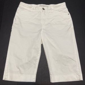 Women’s White Dismero Shorts (SZ: 29)